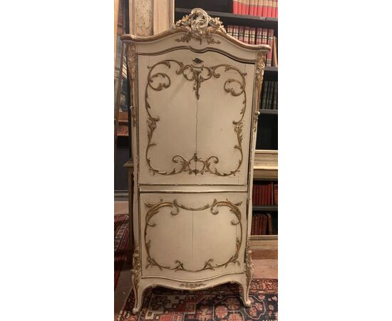 ARM259 - Mobile con ribalta e fregi dorati, epoca '700, misure cm L 90 x H 180 x P 65