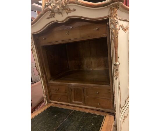 ARM259 - Mobile con ribalta e fregi dorati, epoca '700, misure cm L 90 x H 180 x P 65