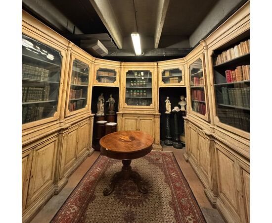 LIB013 - Farmacia in tre corpi, epoca primi '800, misure cm L 370 x L 370 x H 278