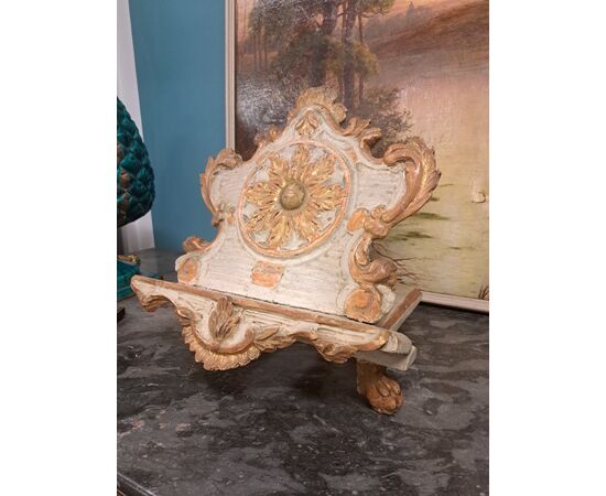 Leggio laccato e dorato del '700