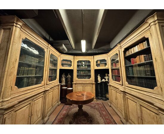 LIB013 - Farmacia in tre corpi, epoca primi '800, misure cm L 370 x L 370 x H 278