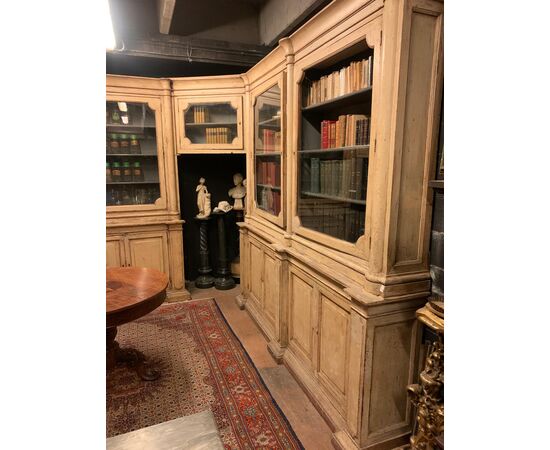 LIB013 - Farmacia in tre corpi, epoca primi '800, misure cm L 370 x L 370 x H 278