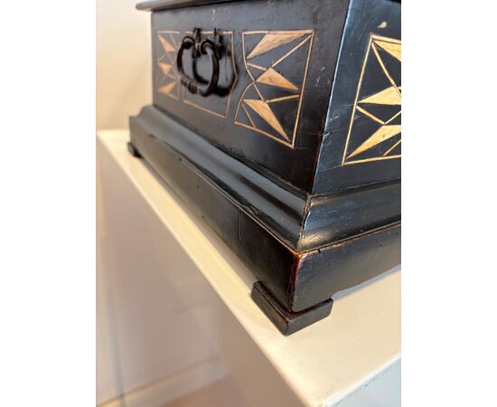 Scatola con inserti in osso , Italia Settentrionale , fine 500 inizio 600