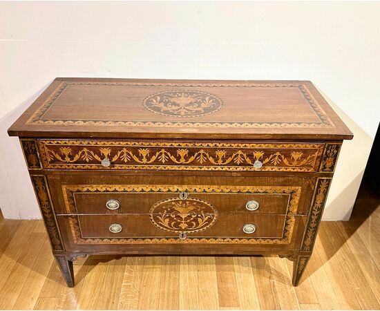 Neoclassical inlaid chest of drawers from the late 18th century