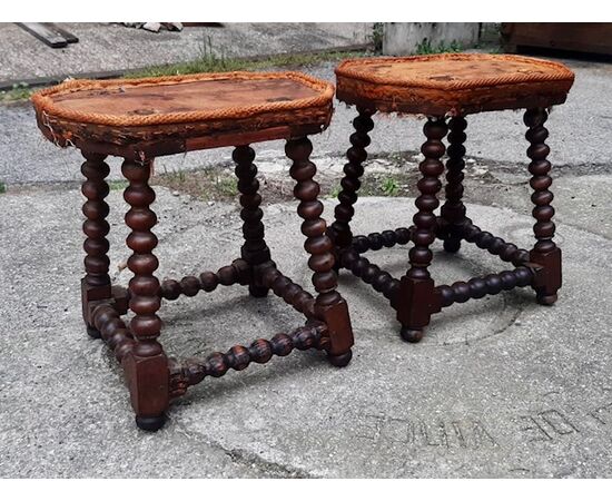 Coppia di sgabelli antichi