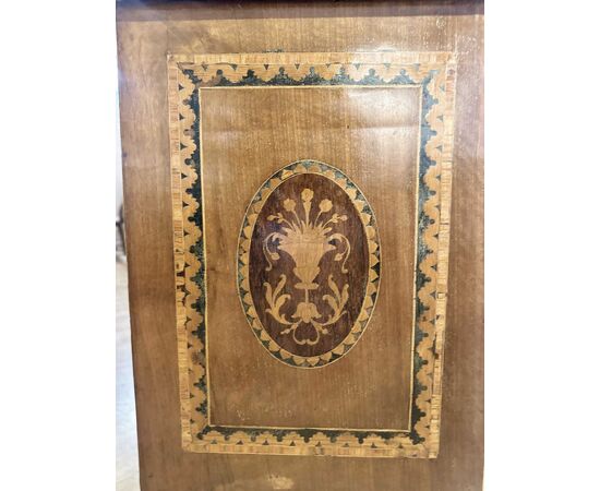 Neoclassical inlaid chest of drawers from the late 18th century