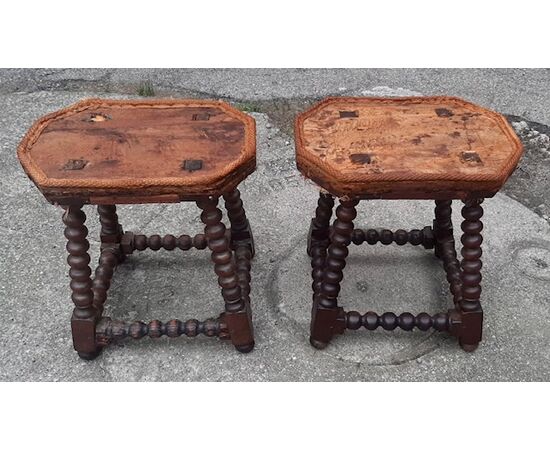Coppia di sgabelli antichi
