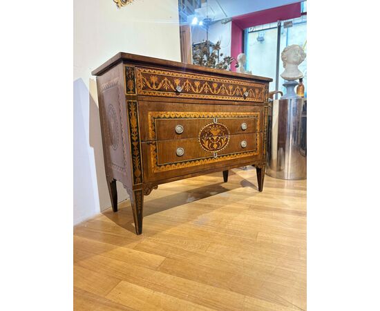 Neoclassical inlaid chest of drawers from the late 18th century