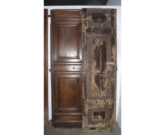 Ptn700 walnut door, seventeenth century, h 232 x 135 x 9 cm     
