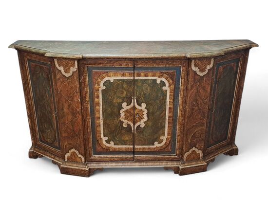GRANDE CREDENZA SCANTONATA LACCATA - VENETO - XVIII SEC.