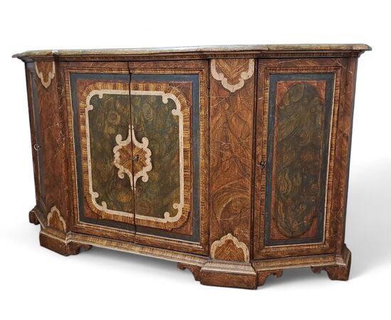 GRANDE CREDENZA SCANTONATA LACCATA - VENETO - XVIII SEC.