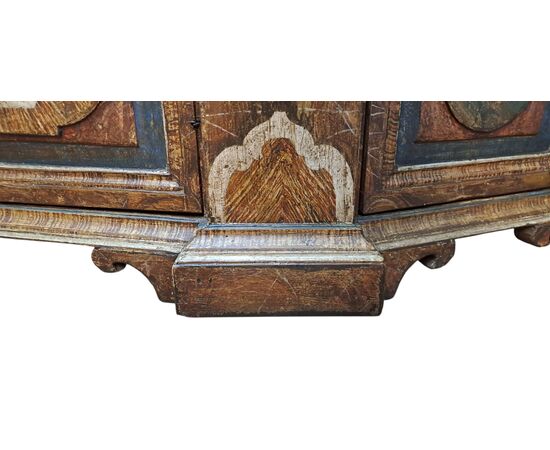 GRANDE CREDENZA SCANTONATA LACCATA - VENETO - XVIII SEC.