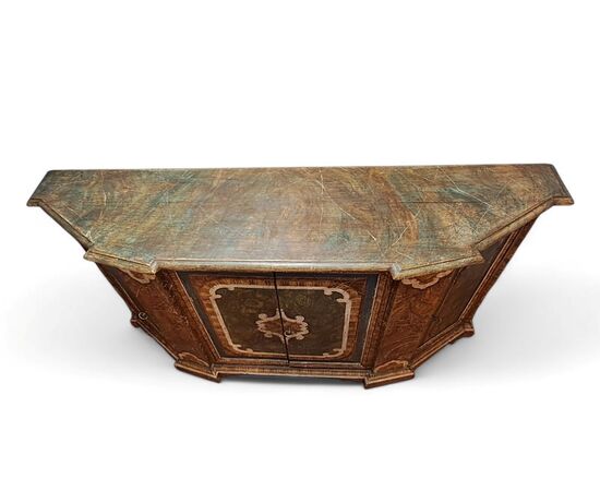 GRANDE CREDENZA SCANTONATA LACCATA - VENETO - XVIII SEC.