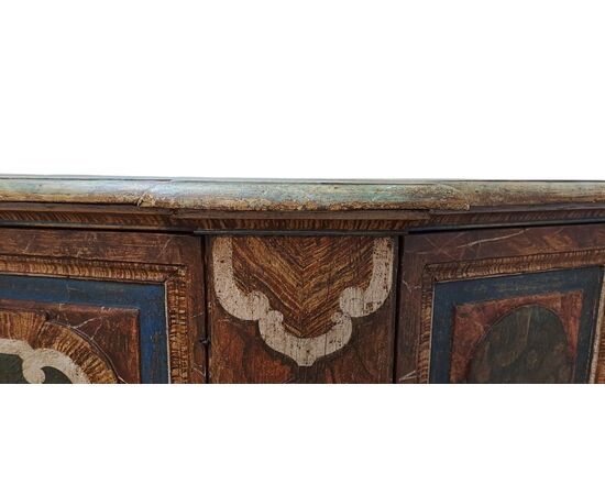 GRANDE CREDENZA SCANTONATA LACCATA - VENETO - XVIII SEC.