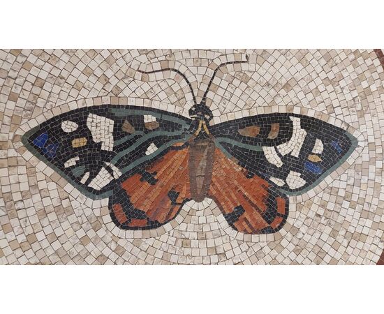 Tavolino rotondo con piano in mosaico