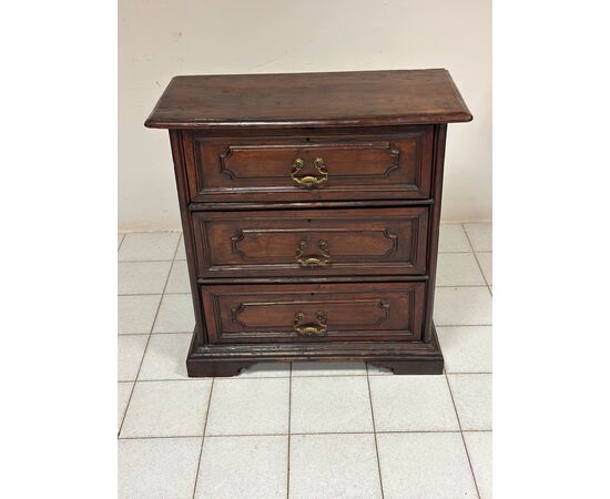 Three-drawer chest. Emilia 17th century