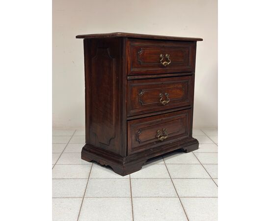 Three-drawer chest. Emilia 17th century