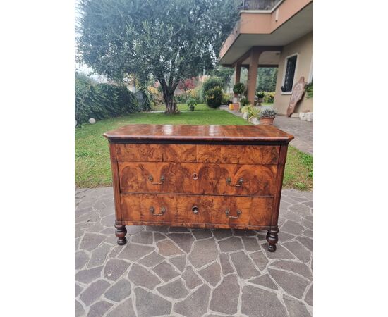 Coppia di cassettoni in noce con intarsi 1850