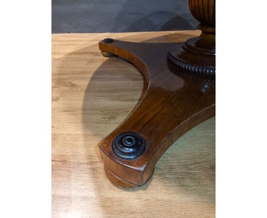 Tavolo tondo in noce Impero 1840 alta qualità