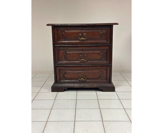 Three-drawer chest. Emilia 17th century