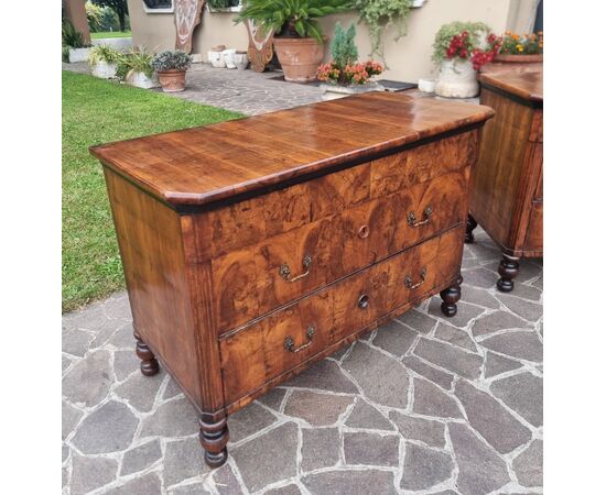 Coppia di cassettoni in noce con intarsi 1850