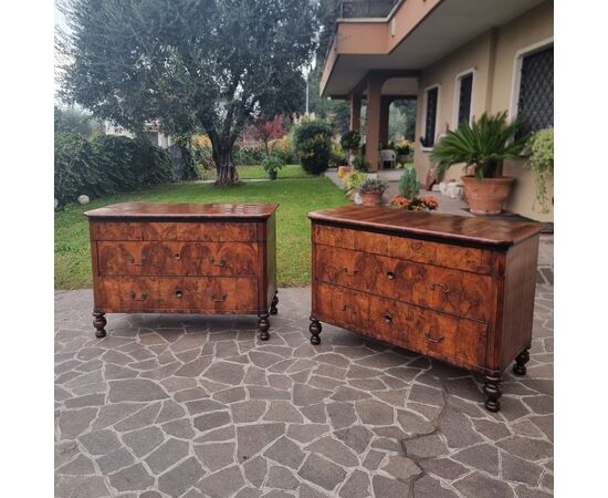 Coppia di cassettoni in noce con intarsi 1850