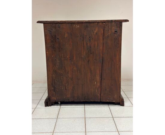 Three-drawer chest. Emilia 17th century