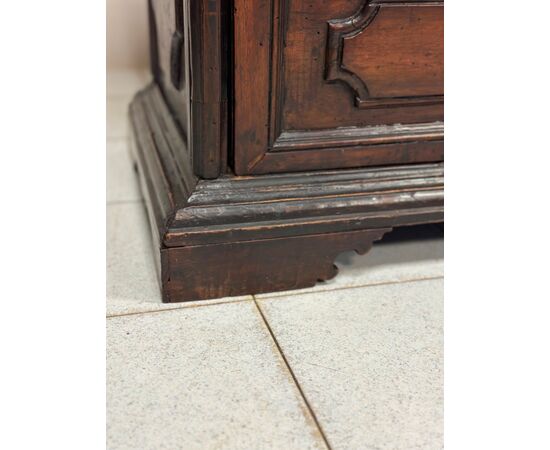 Three-drawer chest. Emilia 17th century