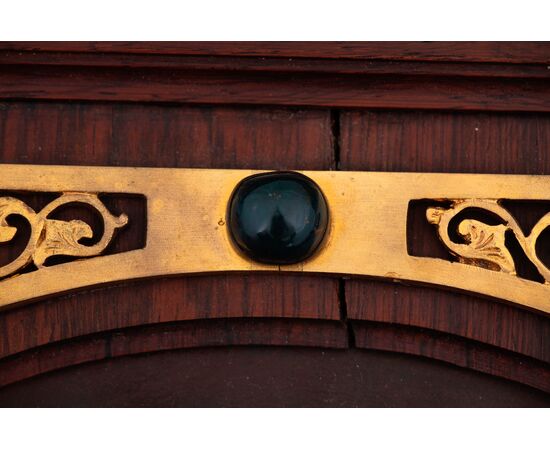 Émile Guillemin (1841-1907), “Profilo di donna orientale in bronzo con patina e smalti”