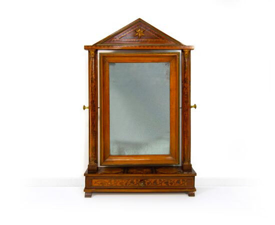 Psiche da tavolo in noce e intarsi in legni diversi, prima metà del XIX secolo