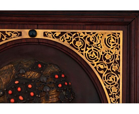 Émile Guillemin (1841-1907), “Profilo di donna orientale in bronzo con patina e smalti”