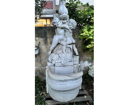 
Fontana da muro in marmo bianco con putti e delfino, XX secolo