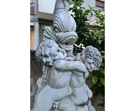 
Fontana da muro in marmo bianco con putti e delfino, XX secolo