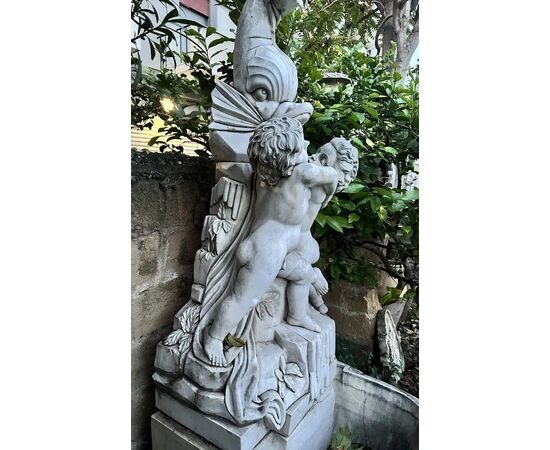 
Fontana da muro in marmo bianco con putti e delfino, XX secolo
