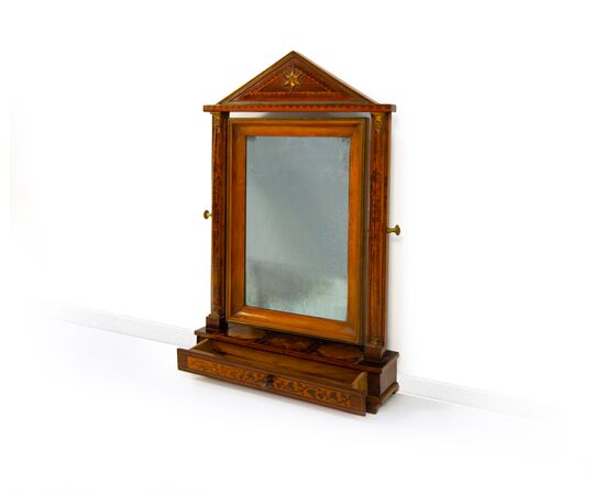 Psiche da tavolo in noce e intarsi in legni diversi, prima metà del XIX secolo