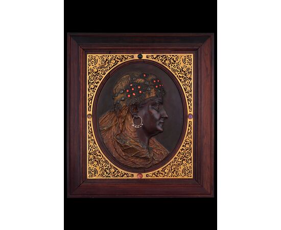 Émile Guillemin (1841-1907), “Profilo di donna orientale in bronzo con patina e smalti”