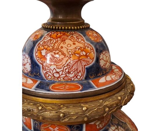 COPPIA DI LAMPADE IN PORCELLANA - IMARI - PERIODO EDO (1603 - 1868)