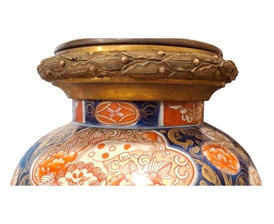 COPPIA DI LAMPADE IN PORCELLANA - IMARI - PERIODO EDO (1603 - 1868)