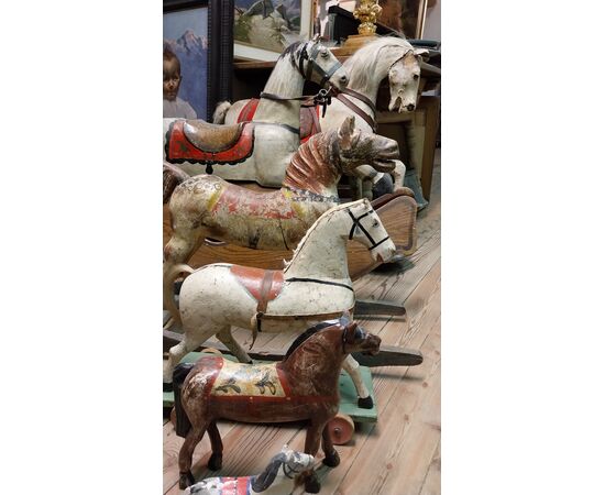 Scuderia di cavalli in legno