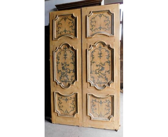 ptl425 a door with 2 front doors 700 Neapolitan, measures h.244x144 cm     