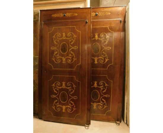 pts640 two doors in walnut inlaid in tablet, first half 1800, mis. h 222 x 106 cm max     