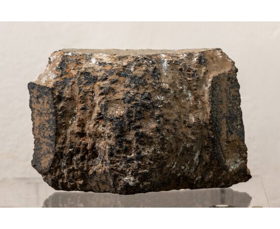 Scultura in scisto con Buddha seduto fra i devoti - Arte Gandhara - II/III secolo d.c.