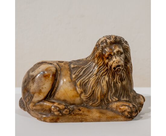 Toro e leone in alabastro bellissima patina - fine XVI secolo