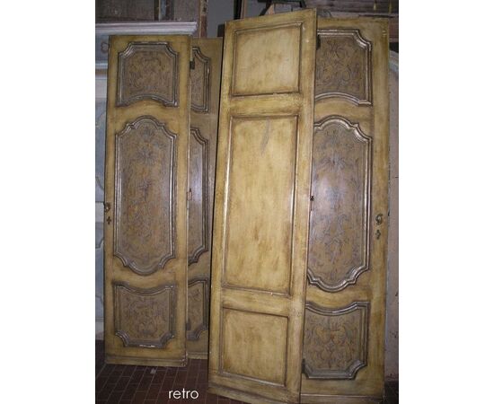 ptl404 three 18th century lacquered double doors, mis. h cm 240 x wide 123 cm     