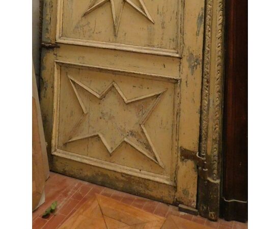 ptl443 large lacquered door with star panels and carved frame, h 290 x 142 cm     