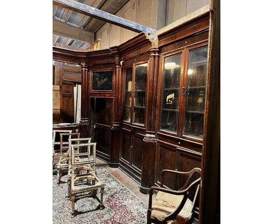 LIB160 - Farmacia in noce, con colonne e due porte, epoca '800, misure metri lineari 9,34 x H 2,84