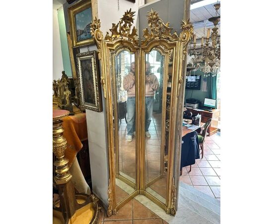 
Specchiera Angolare Luigi XV in Legno Dorato, XVIII secolo