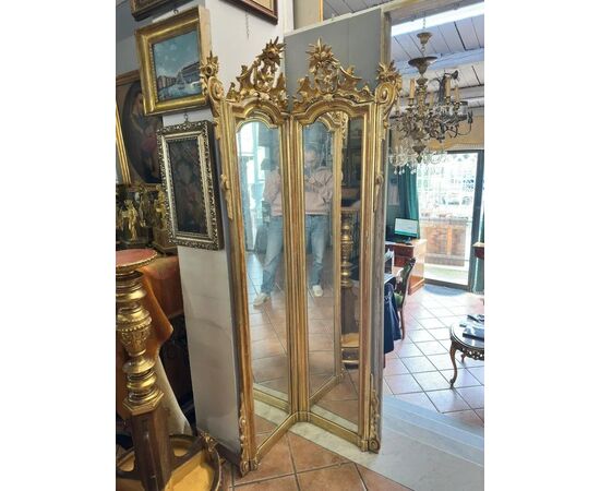 
Specchiera Angolare Luigi XV in Legno Dorato, XVIII secolo