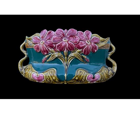 Vaso cache-pot barbottina in terraglia decorato a fiori narcisi.Manifattura Onnaing.Francia.