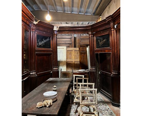 LIB160 - Farmacia in noce, con colonne e due porte, epoca '800, misure metri lineari 9,34 x H 2,84